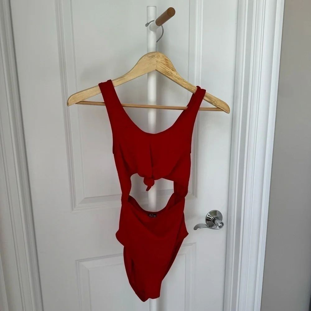 Beth Richards Knot One Piece - Picture 5 of 9